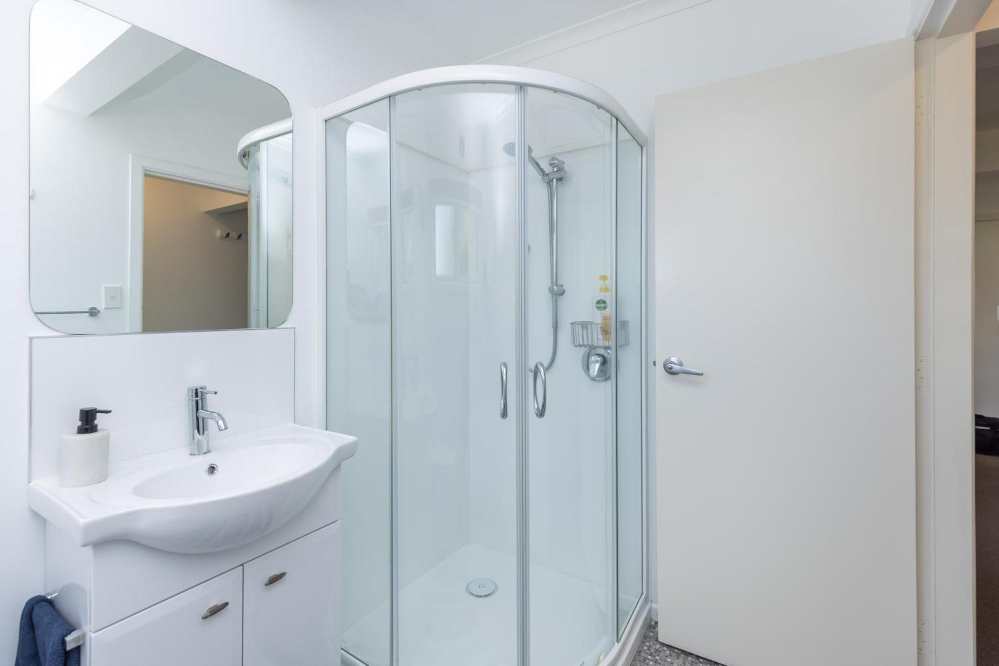 2 Bedroom Home Away From Home Near Cbd & Private Parking Hamilton Luaran gambar